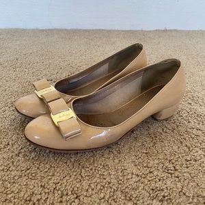 Ferragamo Vara Pumps in Bisque